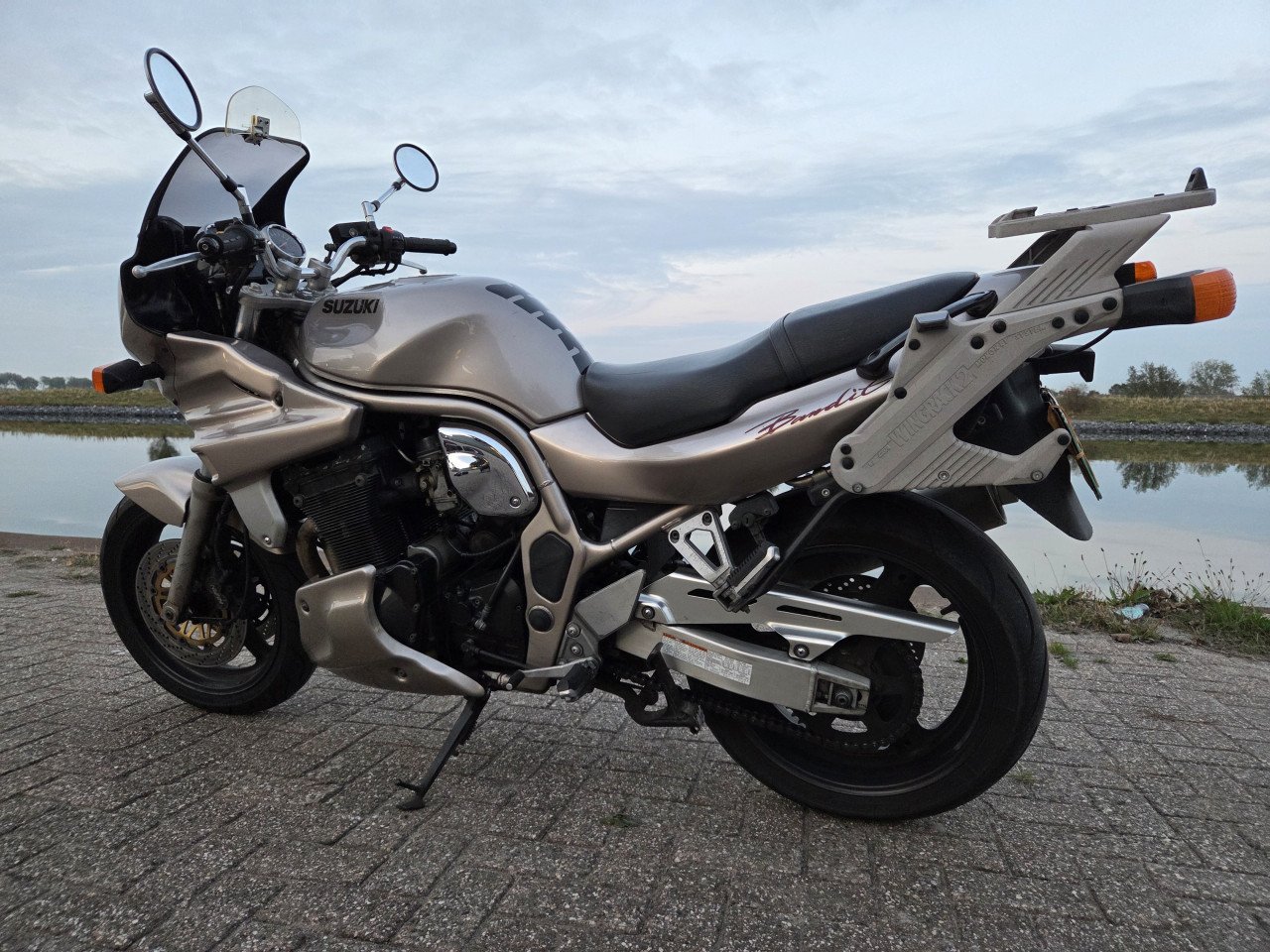 Suzuki GSF1200N (bandit) met volle kuip en 3 delig kofferset (weinig km's)