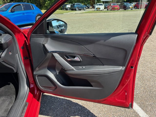 Peugeot 208 gt pack ev 50kwh 136pk/12%bytelling+btw | 3-fase navigatie | cr