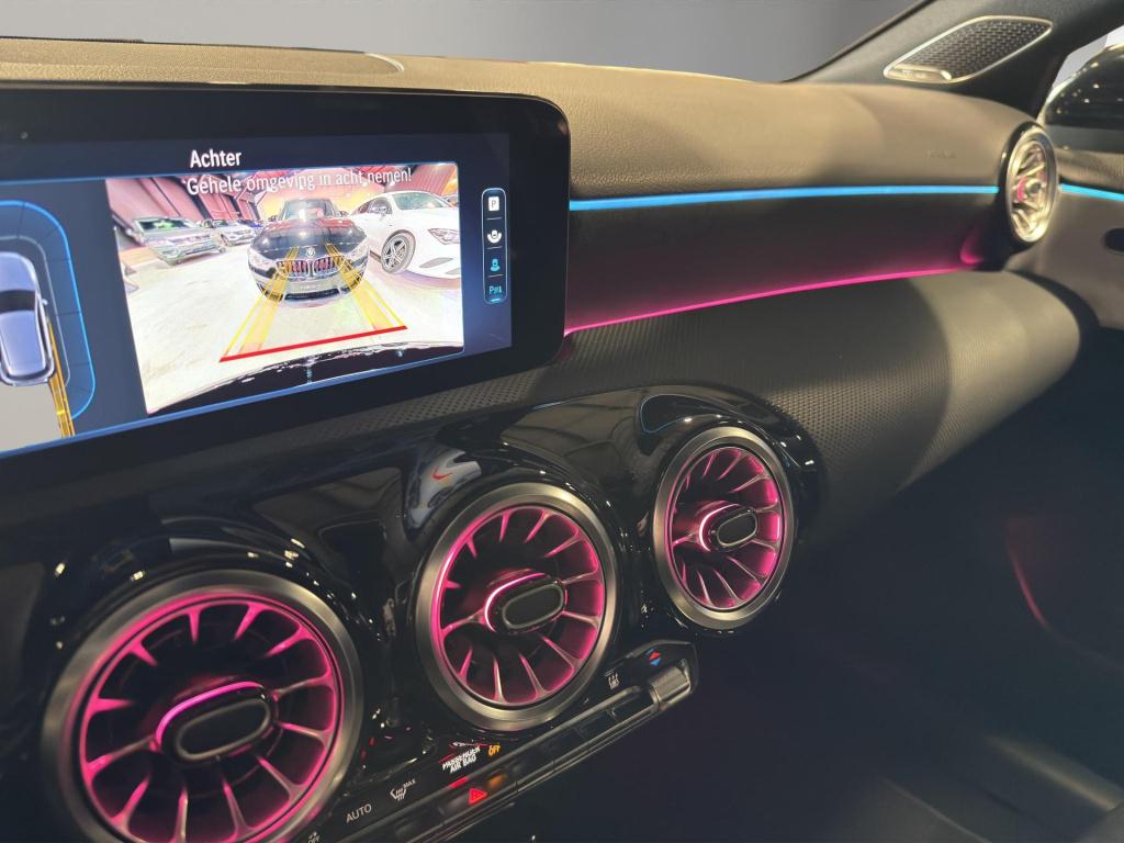 Mercedes-Benz A-Klasse 250 e amg line panoramadak | 19"velg | sfeer | elekt