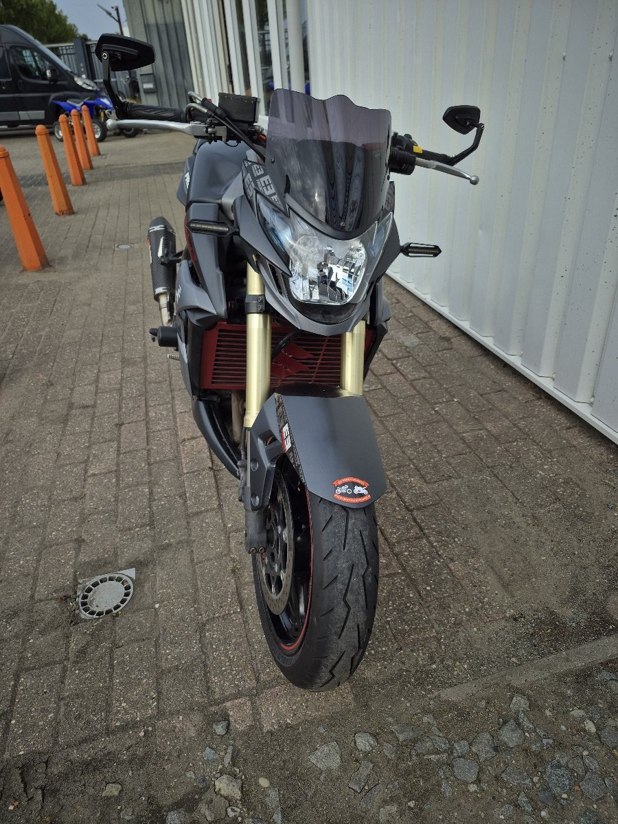 Suzuki GSR750 Freegun edition