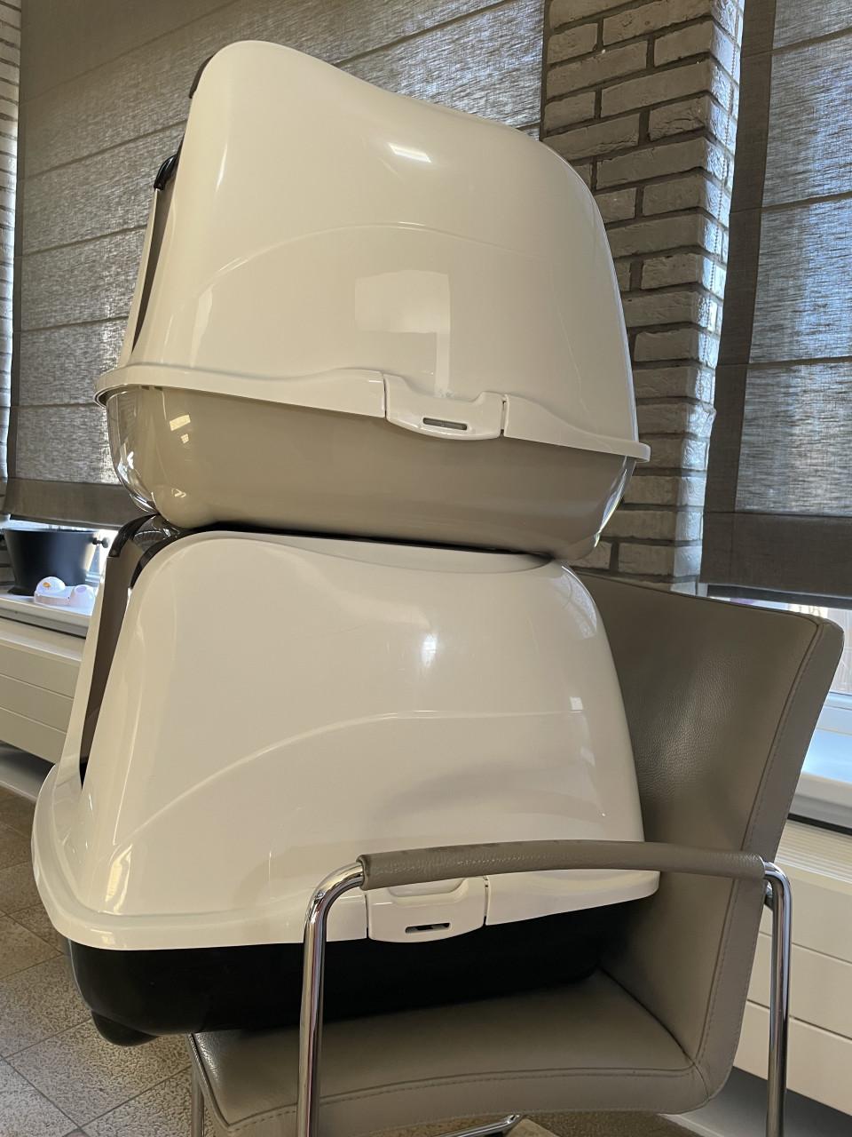 Nagenoeg NIEUWE MODERNA Kattenbakken met Schep IZGS!!