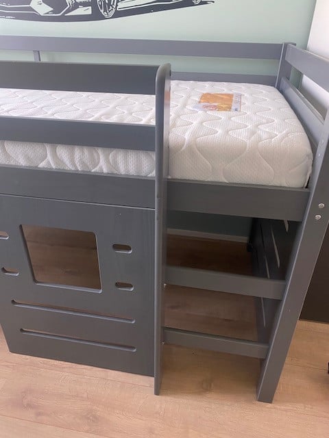 Kinderbed half hoogslaper grijs incl. matras