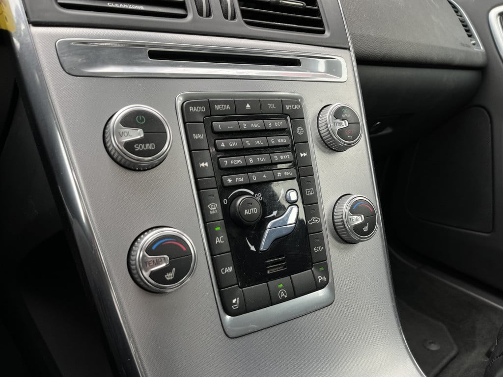 Volvo XC60 2.0 d4 fwd polar+ aut | leer | pano | zeer lage km. stand!