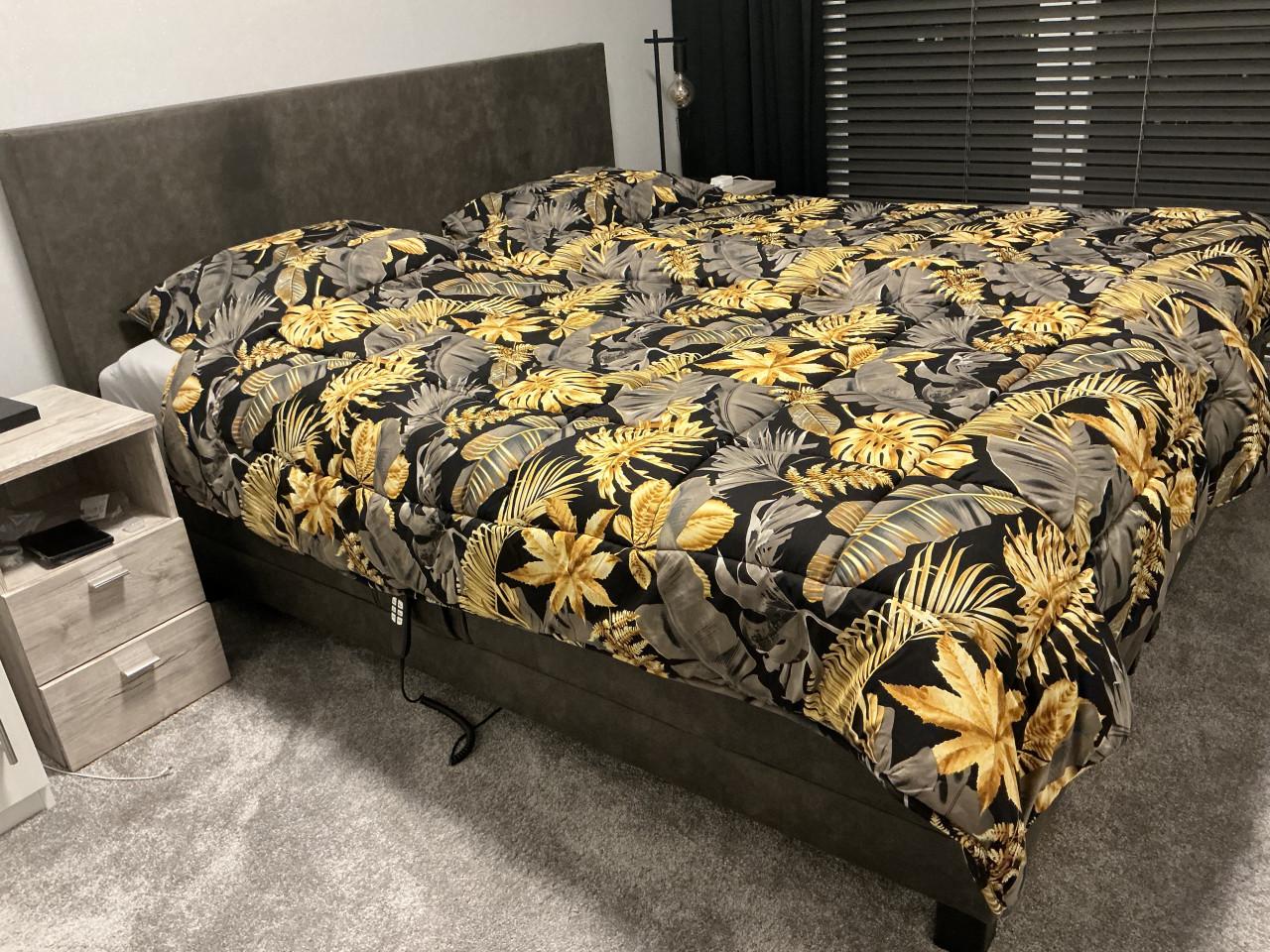 Boxspring 180 x 200 cm elektrisch verstelbaar