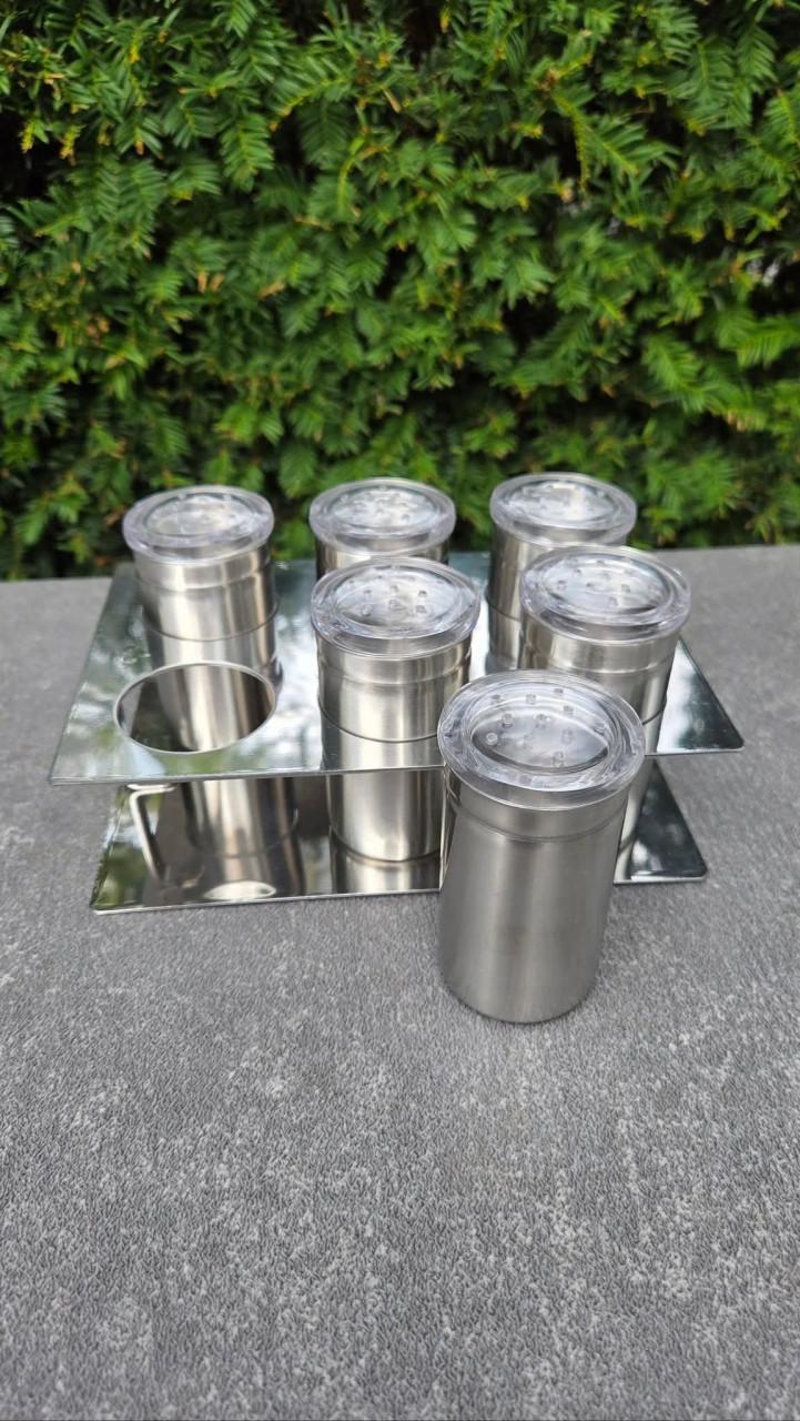 👨‍🍳 Kruidenrek RVS met zes zilverkleurige kruidenpotjes