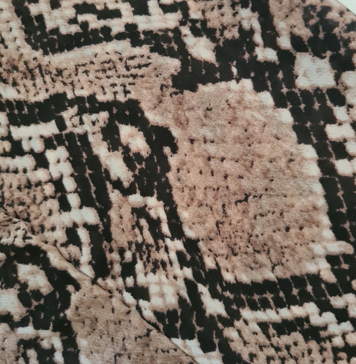 Beige, ecru ,zwart slangenprint blouse Maat M