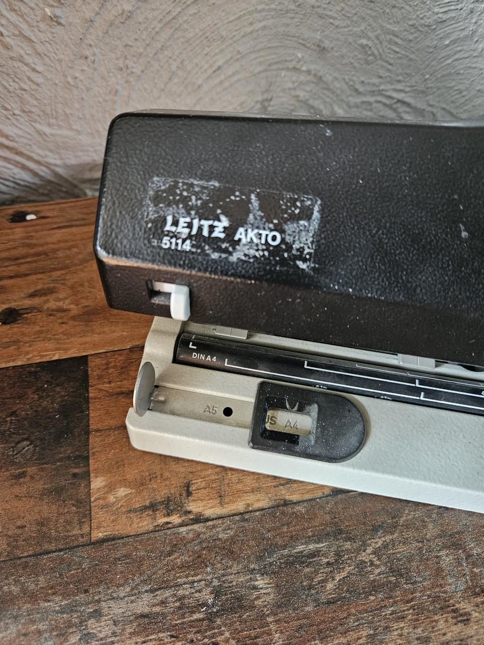 Leitz Akto 5114 perforator - Vintage kantoorartikel