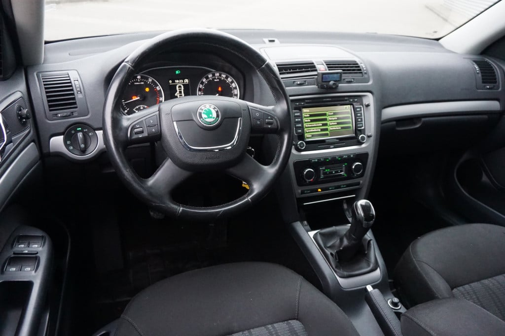 Skoda Octavia combi 1.4 tsi greentech elegance business line airco / navi /
