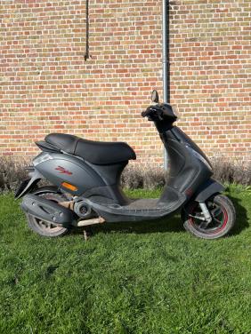 Piaggio zip i-get E5