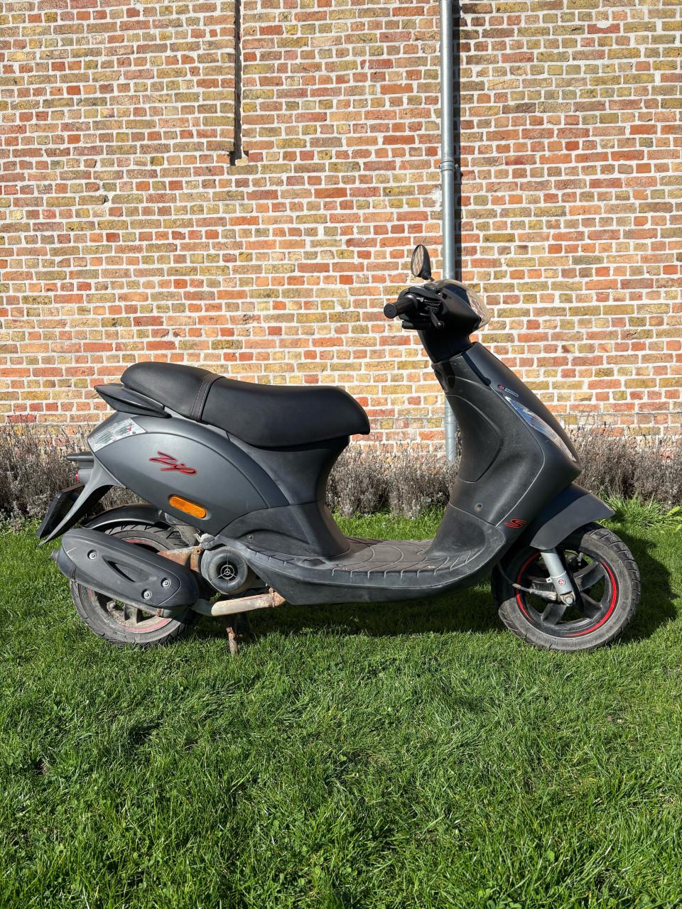 Piaggio zip i-get E5