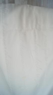 Dekbed overtrek gebroken wit met ingeweven tekst en patronen 220 x 240 cm.