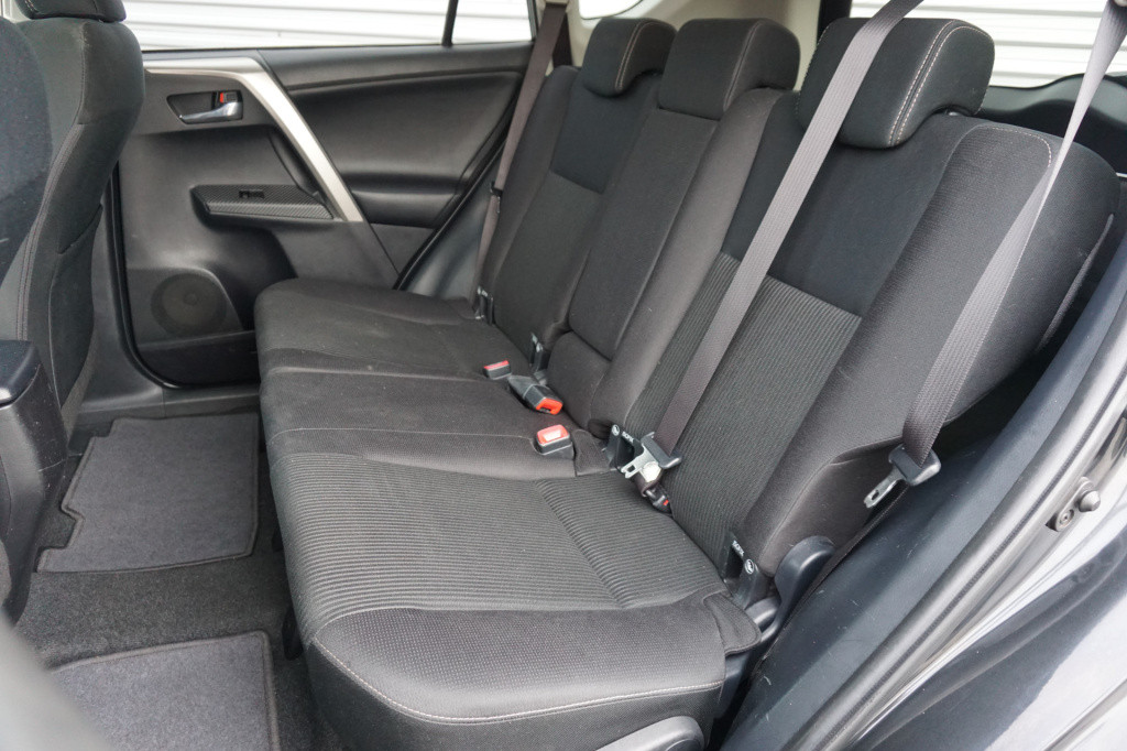 Toyota Rav4 2.0 dynamic 4wd - automaat- airco / navi / cruise / elektr. ram