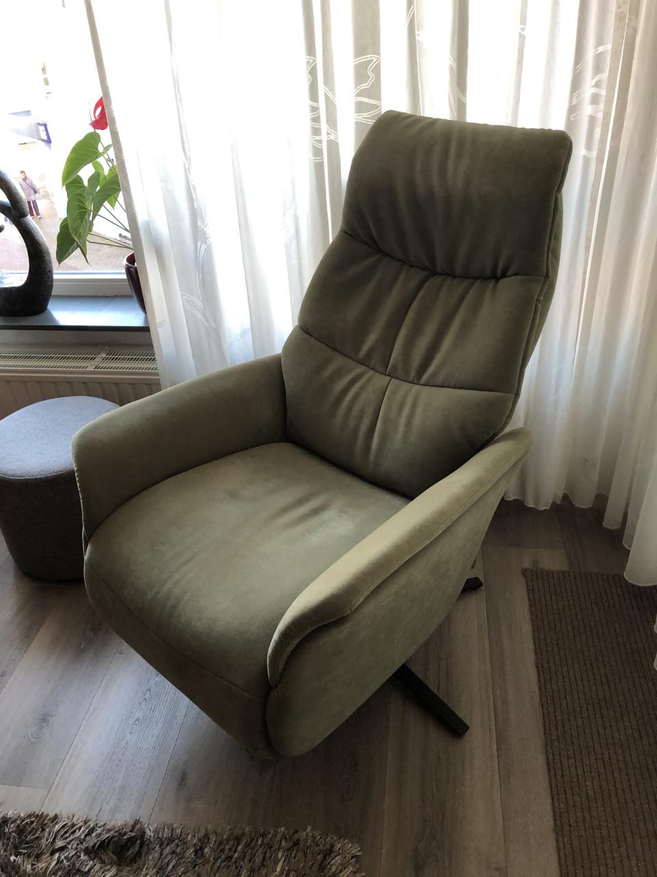 Himola.   Relaxfauteuils    Kleur Brique en mosgroen