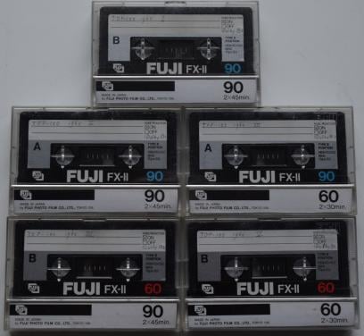 Vijf cassettebandjes (Fuji) met de  Top 100 van 1965.