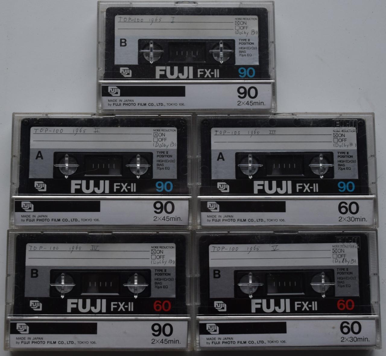 Vijf cassettebandjes (Fuji) met de  Top 100 van 1965.
