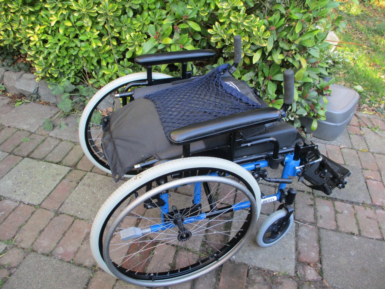 Rolstoel met veel mogelijkheden te koop