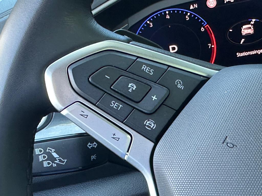 Volkswagen T-roc 1.5 tsi 150pk dsg style | trekhaak | navi | iq light | ada