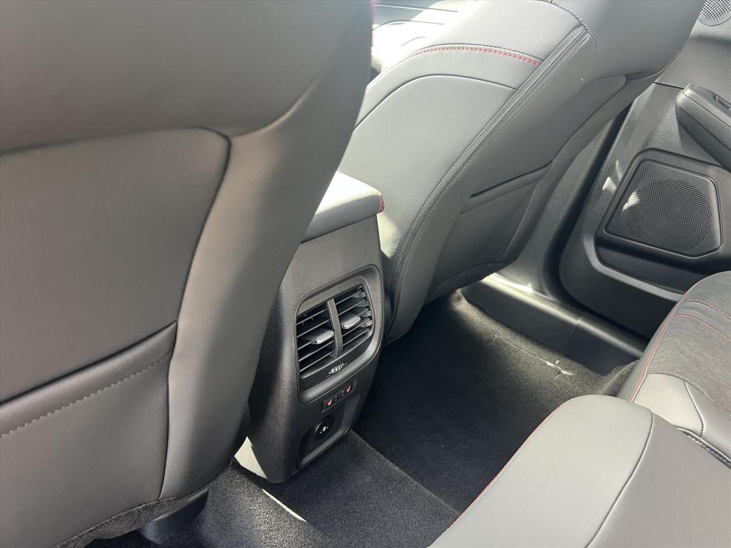 Ford Kuga 2.5 phev 243pk e-cvt st-line x , trekhaak , panodak , winterpack 
