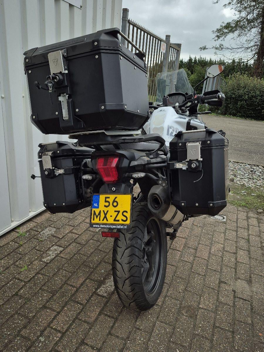 Triumph Tiger 1200SE Alpine uit 2020, dikke Allroad motor