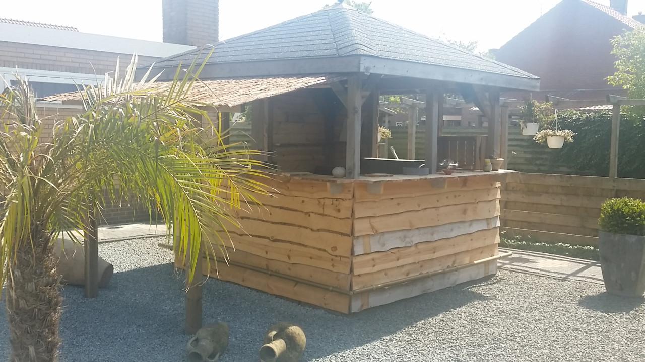 Houten buitenbar 2,5 x 2,5 m – klaar voor feestjes!