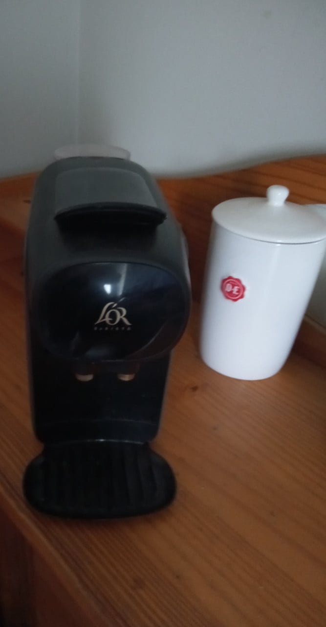 Zwarte L' Or barista met 70 + cups