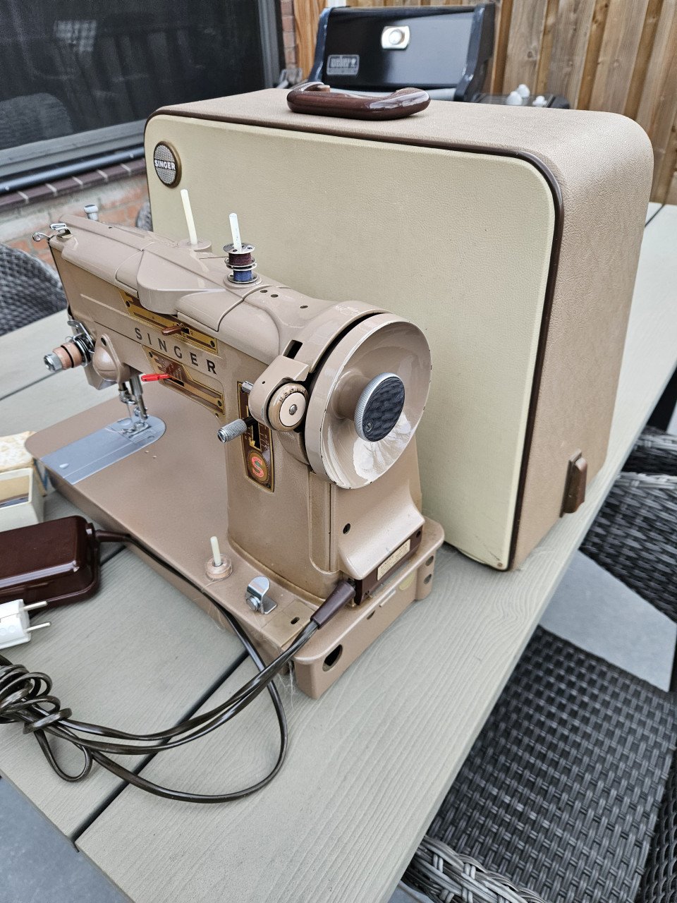 Zeer nette staat.. prachtige industriële krachtige Singer 328K naaimachine.