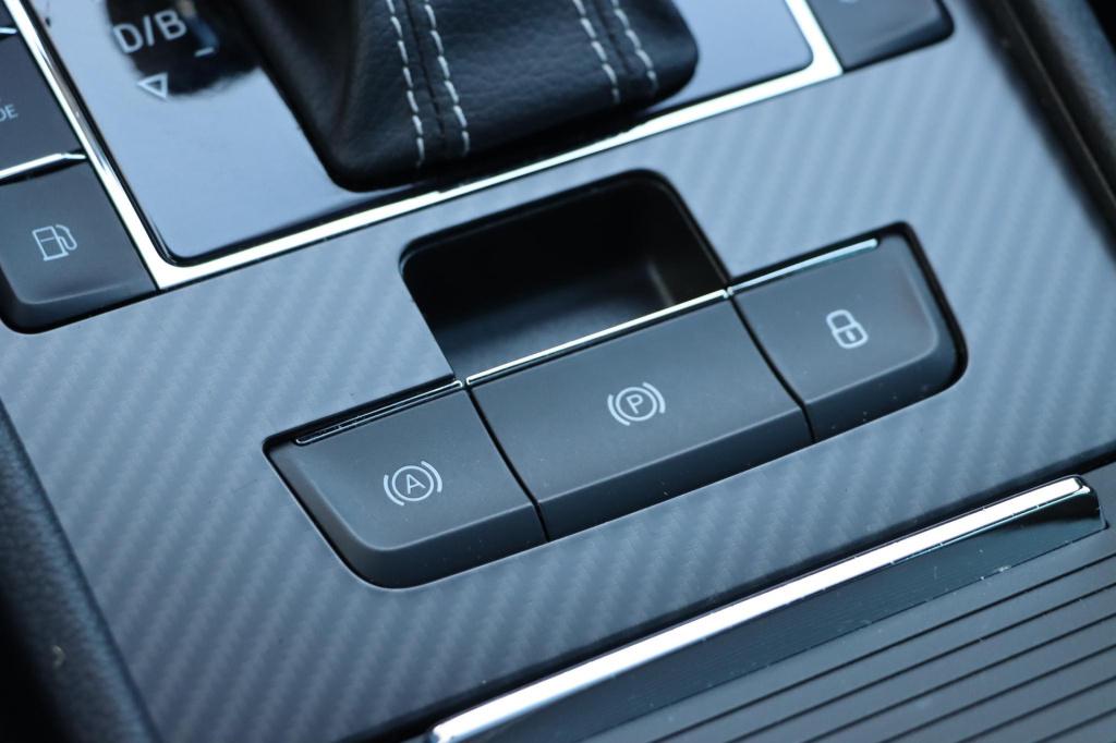 Skoda Superb combi 1.4 tsi iv sportline 218pk dsg6