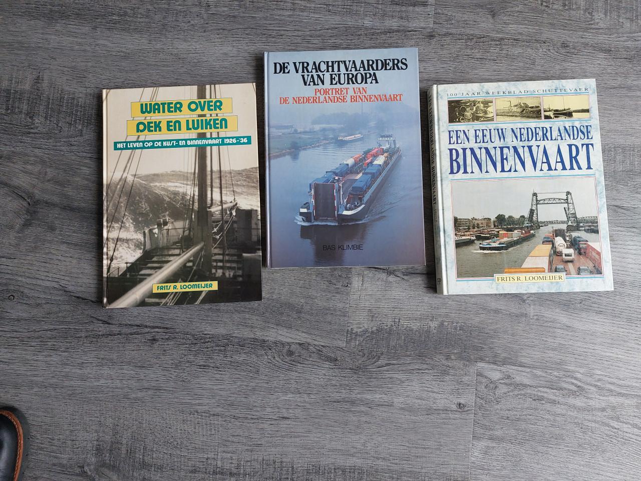 8 X SCHEEPVAARD  BOEKEN.