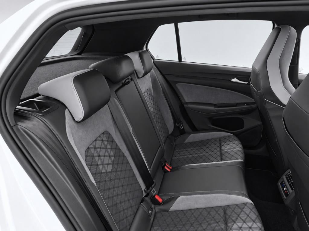 Volkswagen Golf 1.5 etsi r-line business | automaat | panoramadak | 19 inch