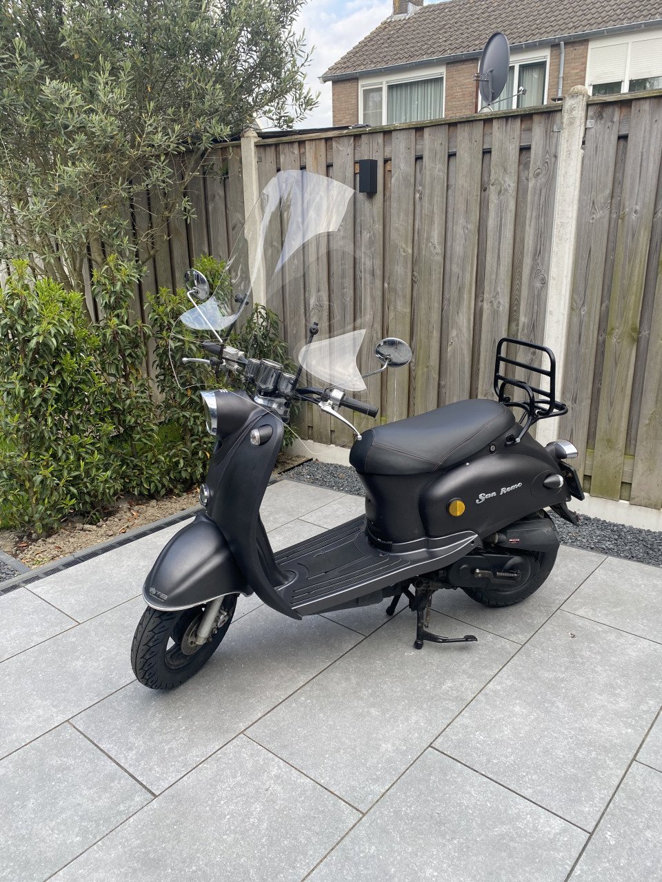 Te koop 'gebruikte scooter' Santini San Remo