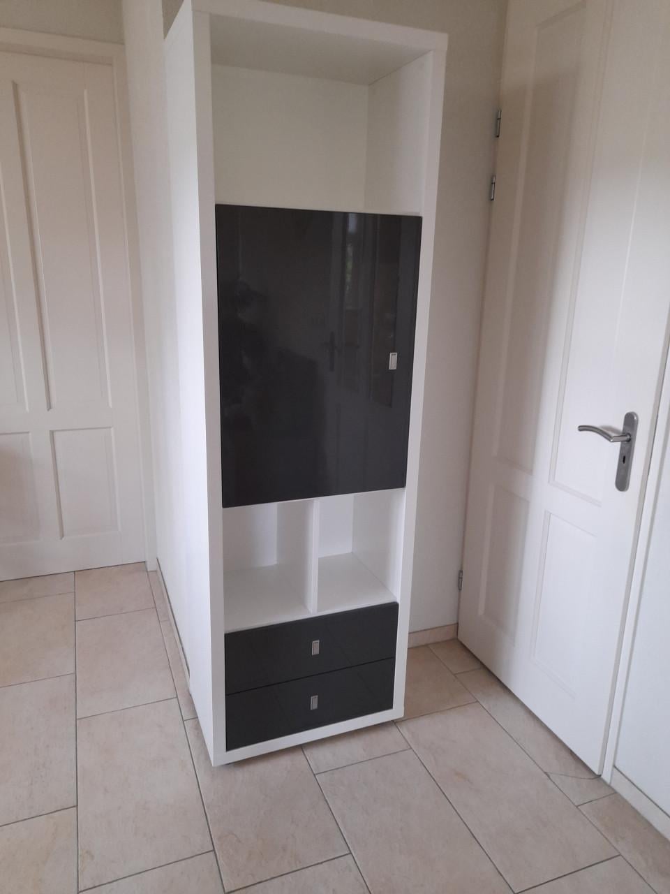 4 X Prachtige XOOON kasten 40 x 65 x 208 ( in goede nette staat)
