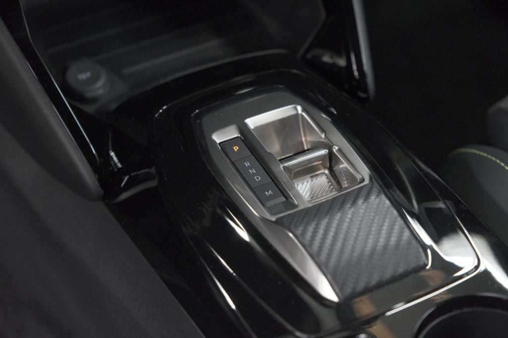 Peugeot 2008 puretech 130 eat8 gt | 360 camera | stoelmassage | adaptieve c