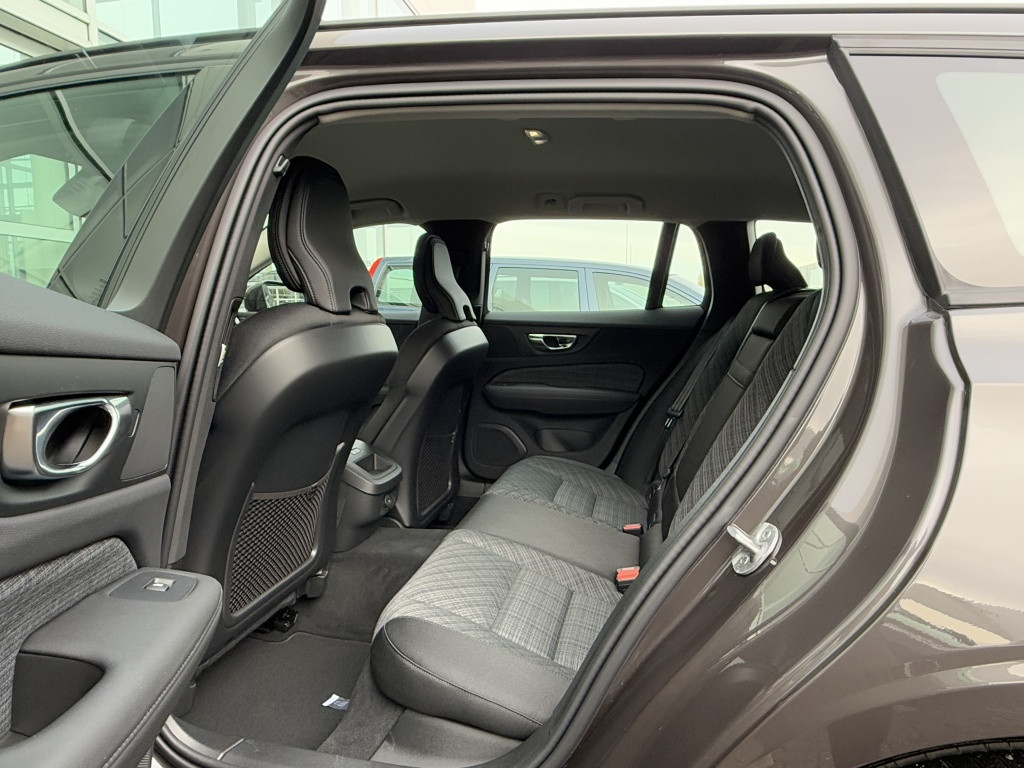 Volvo V60 b3 essential edition