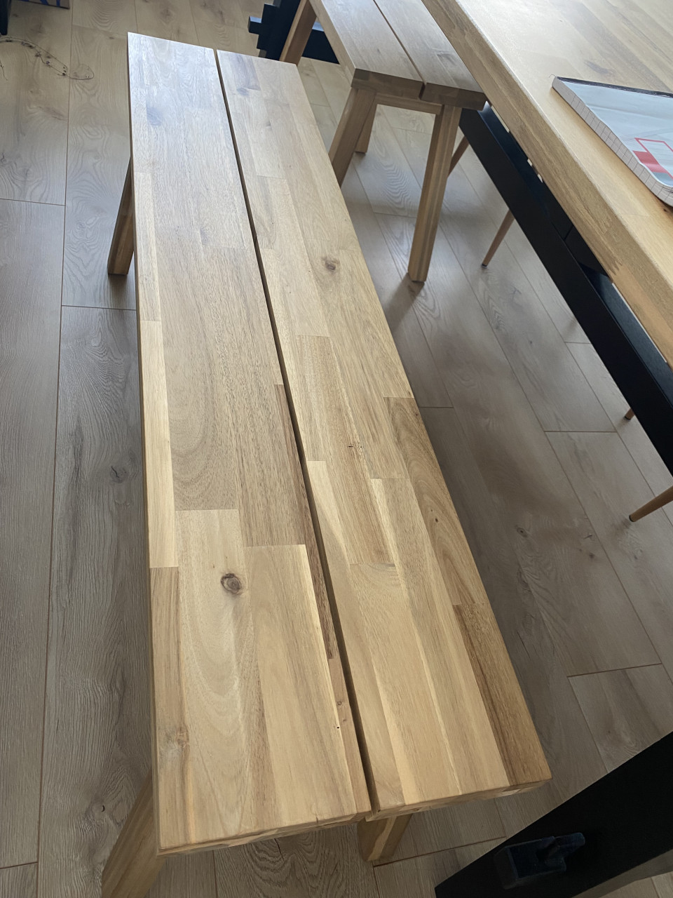 Mooie grote eettafel (incl. bankjes)
