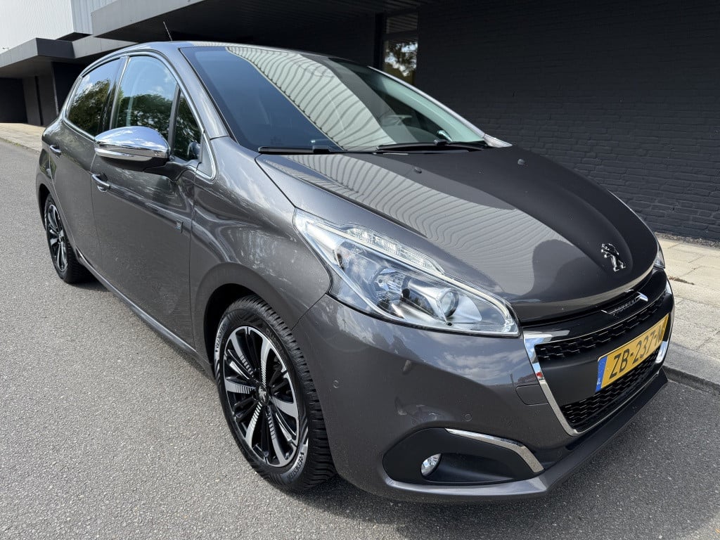 Peugeot 208 1.2 turbo, tech edition // 110pk // 4x nieuwe band, grote beurt