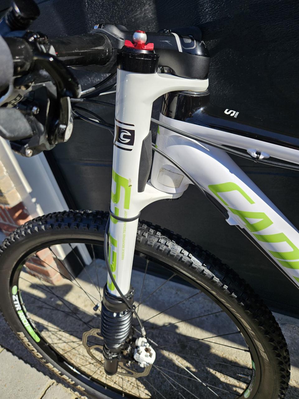 Cannindale Flash 29inch Lefty mountainbike.