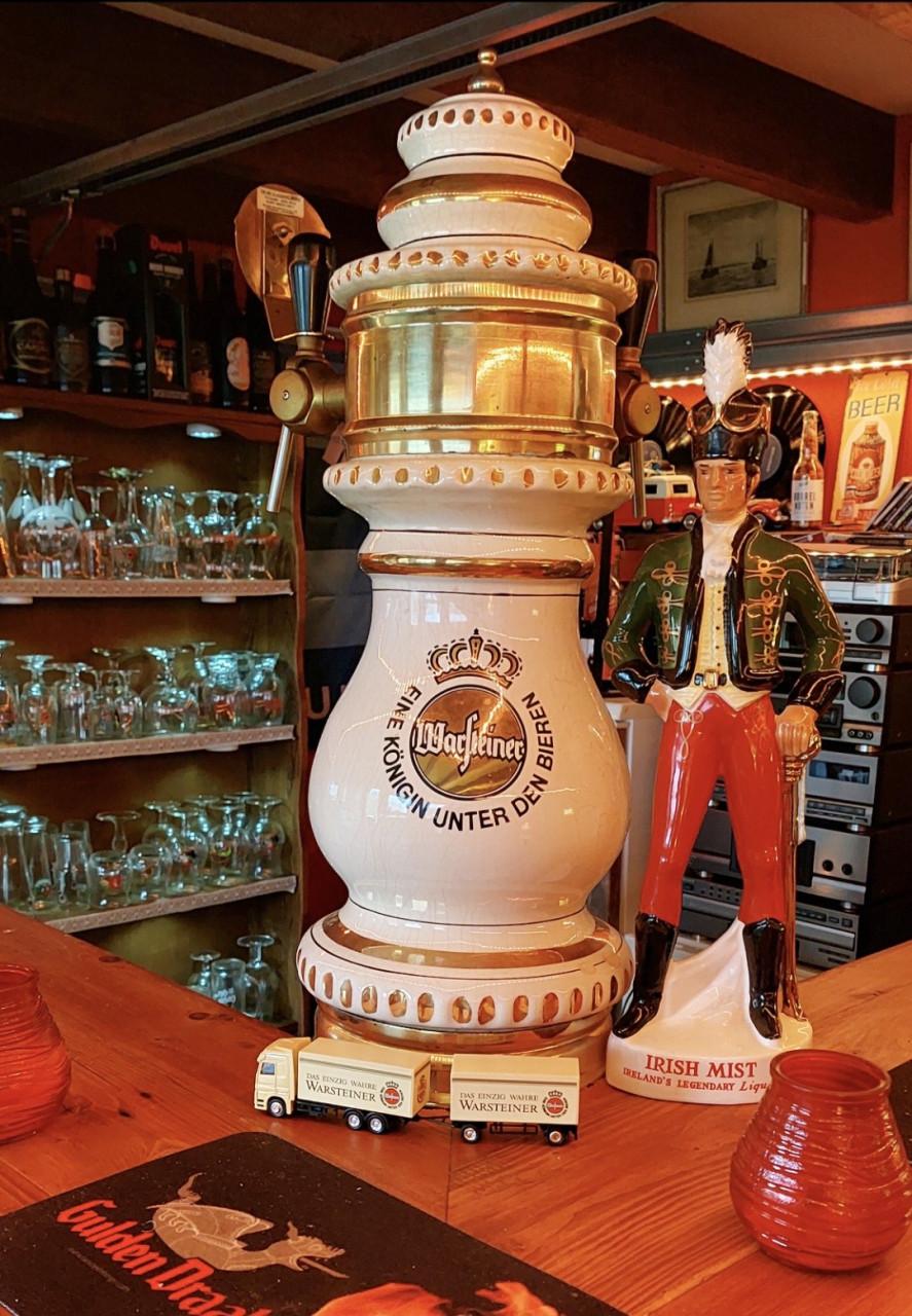 Porseleinen Warsteiner tapzuil
