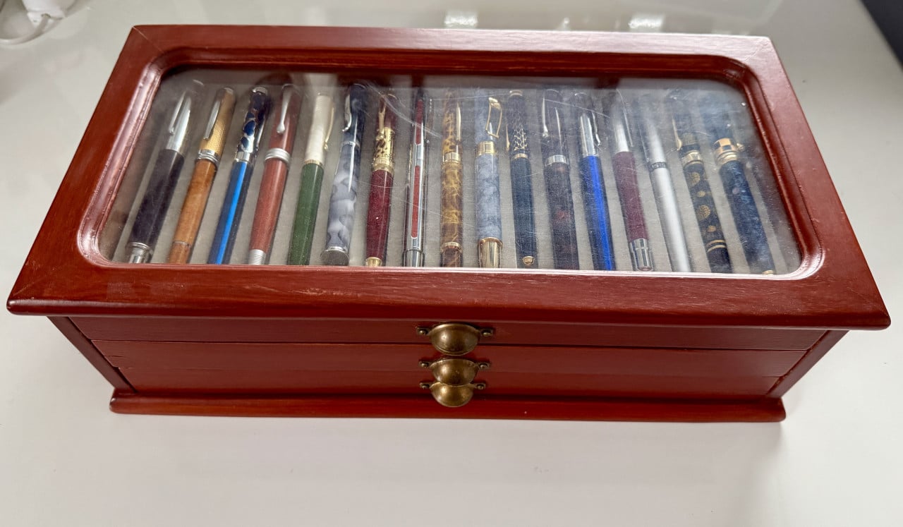 50 vulpennen 🖋️ in opbergkastje