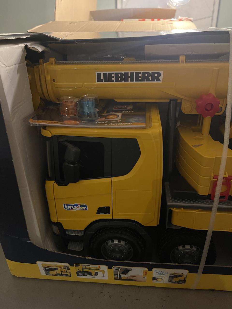 BRUDER 03571 Scania Super 560R Liebherr Kraanwagen