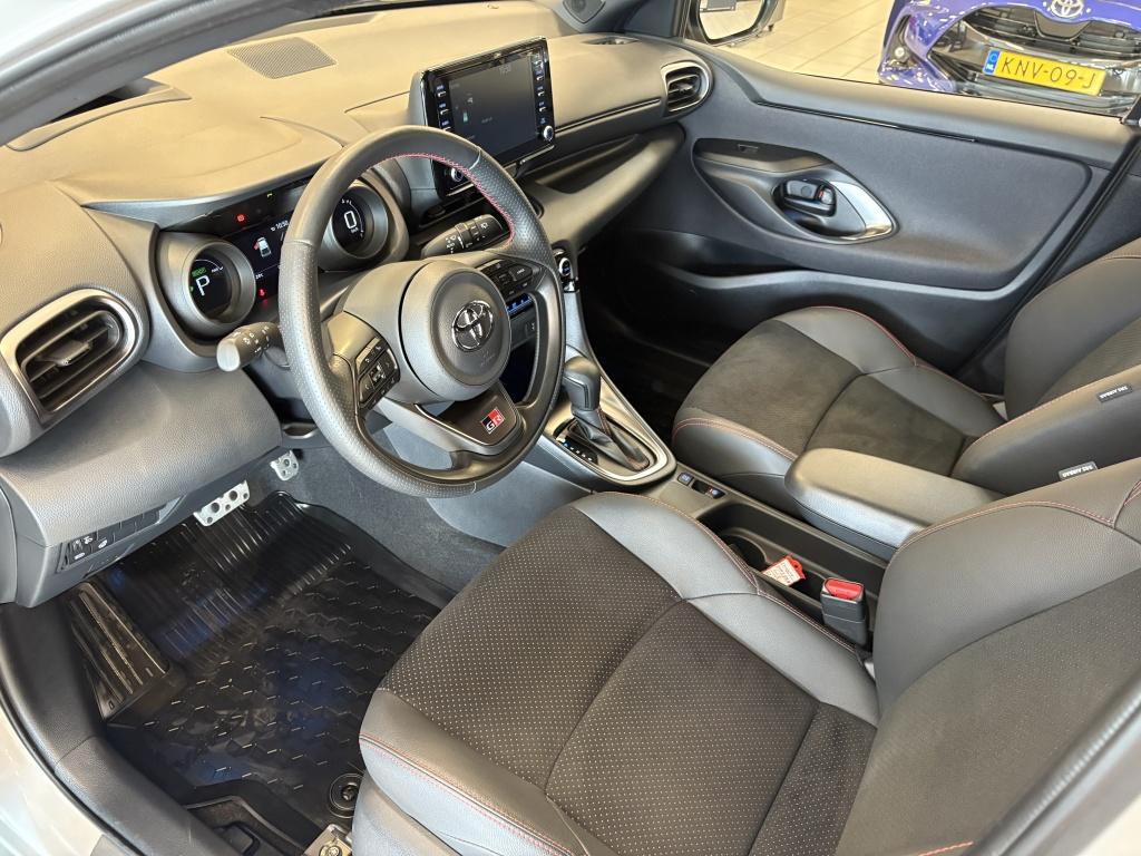 Toyota Yaris 1.5 hybrid gr sport| head-up| stoel.verw| adap.cruise| camera