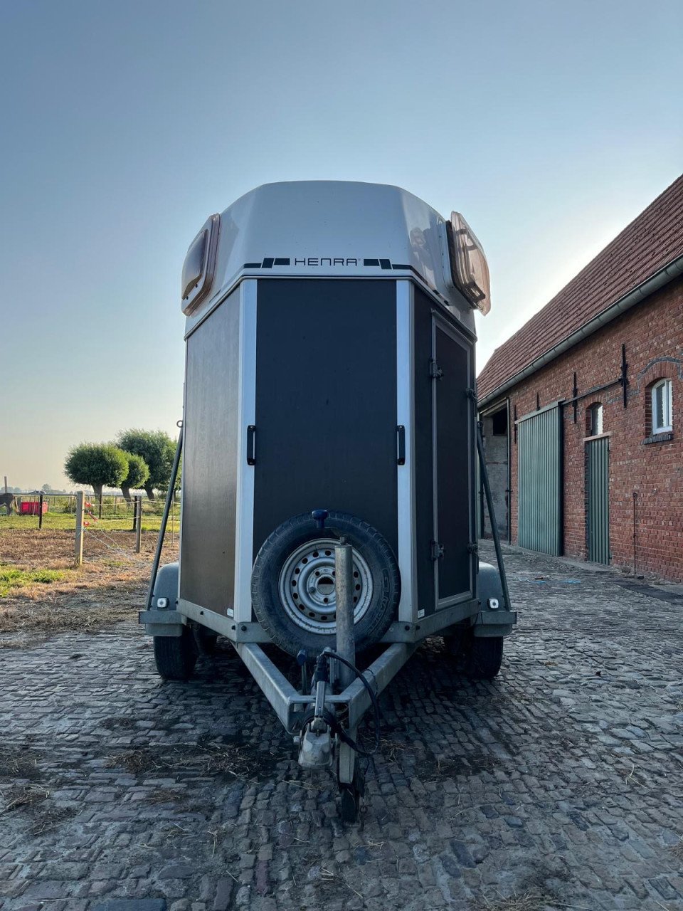 Trailer Henra