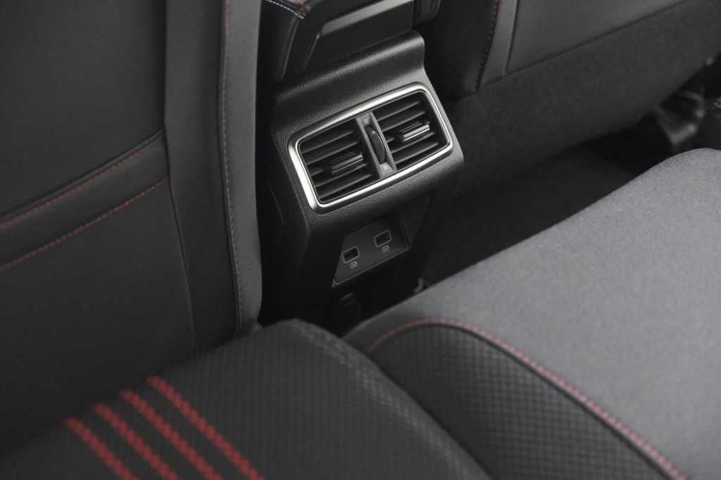 Renault Megane 1.6 plug-in hybrid 160 r.s. line | camera | head-up display 