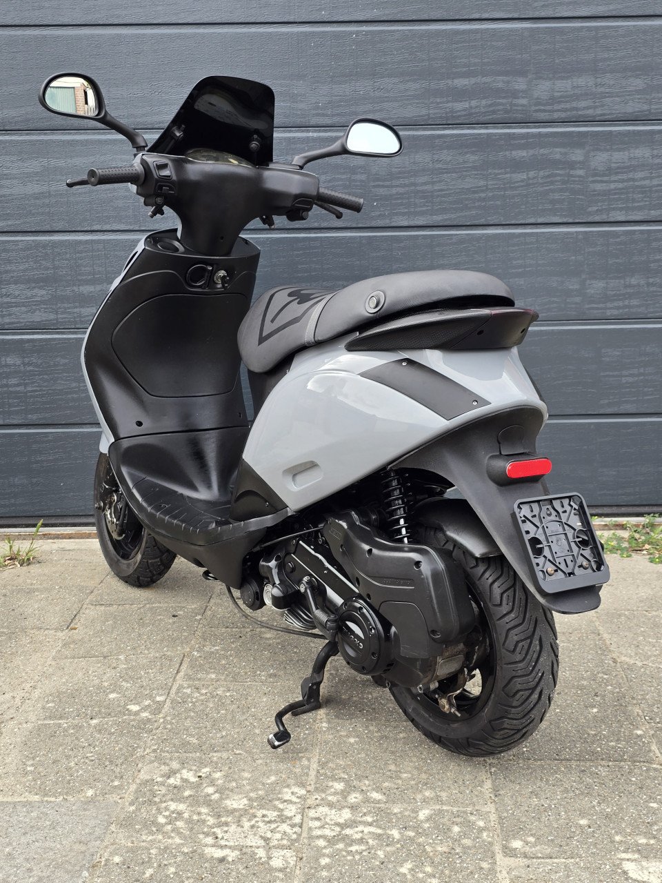 Piaggio Zip 80cc, als nieuw, geel kenteken.