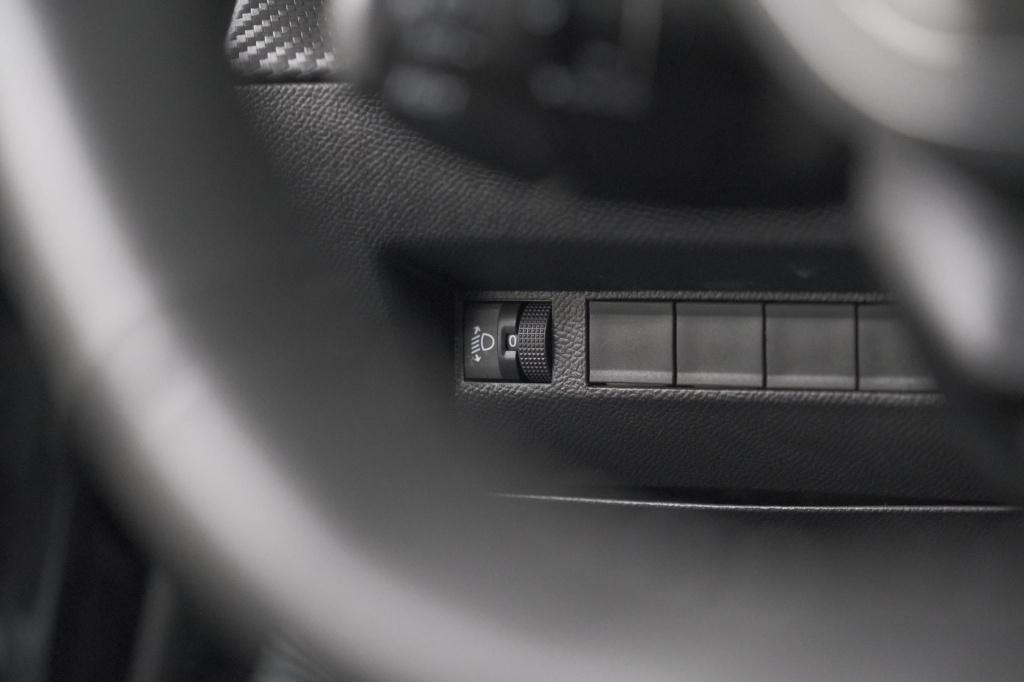 Peugeot 208 puretech 100 allure | apple carplay | parkeersensoren | climate