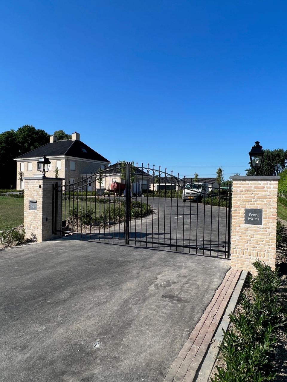 Aangeboden: Automatische poorten.  Een meerwaarde voor elke woning en tuin.