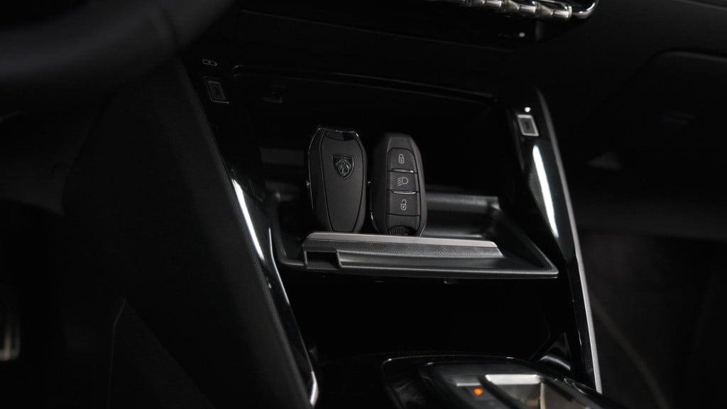 Peugeot 2008 puretech 130 eat8 gt | 360 camera | adaptieve cruise control |