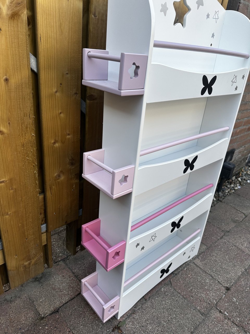 Boekenkastje voor op meidenkamer