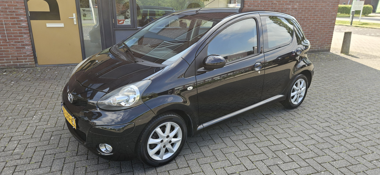 Zuinige TOYOTA AYGO 5drs AIRCO / NL AUTO / NAP