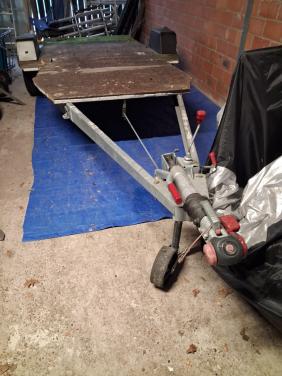 Caravan chassis alko met kenteken.ideaal voor boottrailer te maken. 600 eur