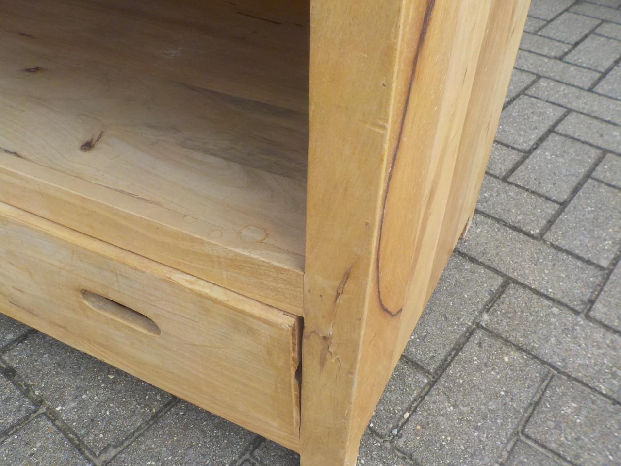 T.v. meubel met 4 laden in goede staat 165 x 48 cm hoog 54 cm